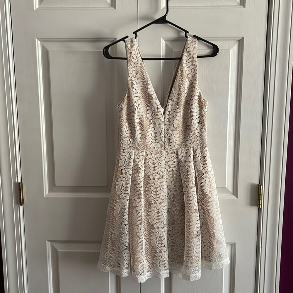 White/Beige Lulus dress